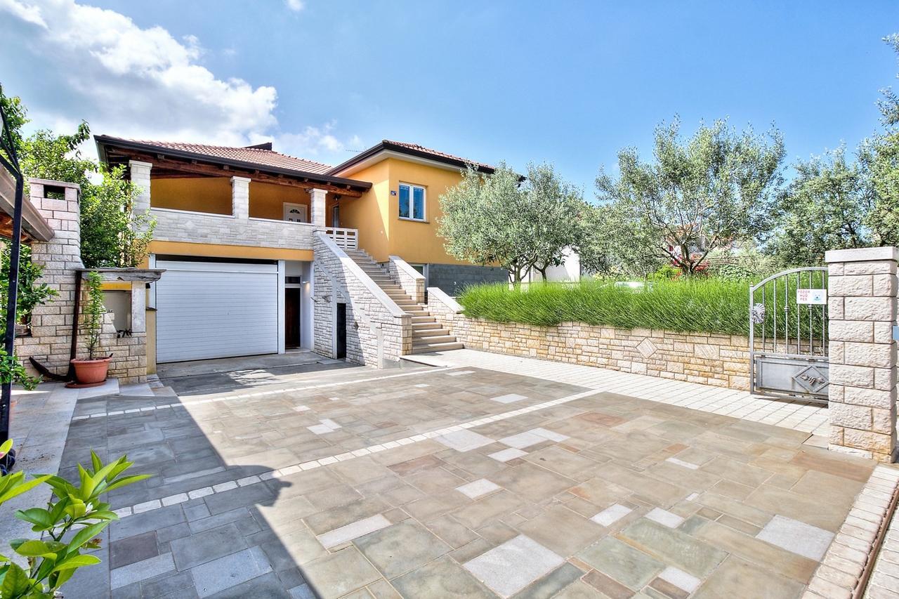 Lana House With Apartment Petrovija المظهر الخارجي الصورة
