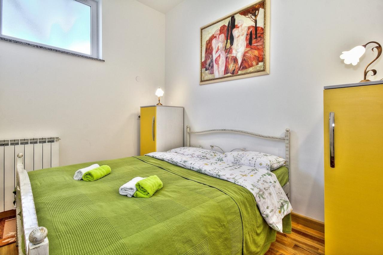 Lana House With Apartment Petrovija المظهر الخارجي الصورة