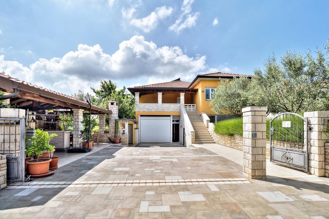 Lana House With Apartment Petrovija المظهر الخارجي الصورة